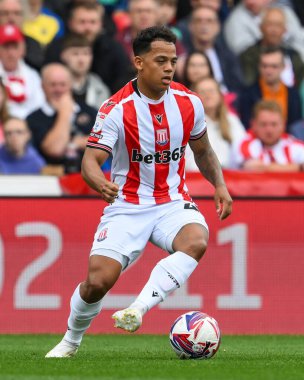 Stoke City 'den Milyon Manhoef, Stoke City ile Coventry City arasındaki 10 Ağustos 2024' te oynanan, Stoke-on-Trent Stadyumu 'nda oynanan Gökyüzü İddia Şampiyonası maçında eylemde.