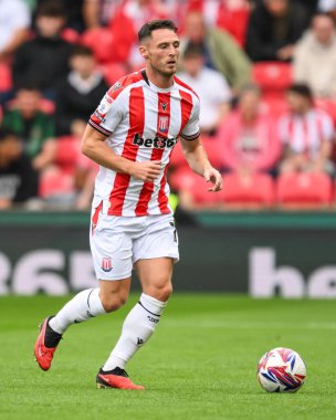 Stoke City 'den Jordan Thompson, Stoke City ile Coventry City arasındaki 10 Ağustos 2024' te oynanan Bet365 Stadyumu 'nda oynanan Sky Bet Şampiyonası maçında görev başında.