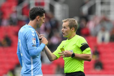 Hakem Gavin Ward, Coventry City 'den Luis Binks' e Stoke City ile Coventry City arasındaki 10 Ağustos 2024 tarihli Bet365 Stadyumu karşılaşmasında sarı kart verdi.