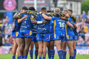 Leeds Rhinos, Betfred Süper Lig 21. Raundu öncesinde Leeds Gergedan 'a karşı Wigan Warriors maçında Leeds Stadyumu, Leeds, İngiltere' de 10 Ağustos 2024 'te oynanan ısınma maçında bir araya geldi.