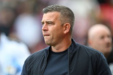 Stoke City 'nin Steven Schumacher teknik direktörü Stoke City - Coventry City maçında 10 Ağustos 2024' te Bet365 Stadyumu, Stoke-on-Trent, İngiltere