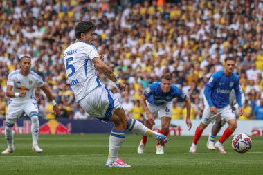 Leeds United takımından Pascal Struijk, 10 Ağustos 2024 'te Leeds Road, Leeds, Birleşik Krallık' ta oynanan Sky Bet Şampiyonası maçında 1-0 berabere kalma cezası aldı.