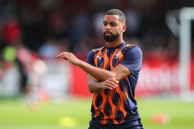 Blackpool 'dan CJ Hamilton 10 Ağustos 2024' te İngiltere 'nin Broadfield Stadyumu' nda oynanan Crawley Town-Blackpool maçı öncesinde oynanan maç öncesi ısınma maçında