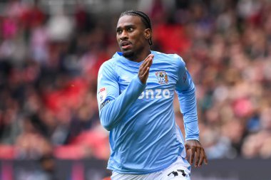 Coventry City 'den Hacı Wright, Stoke City ile Coventry City arasındaki 10 Ağustos 2024' te oynanan Bet365 Stadyumu 'nda oynanan Gökyüzü İddia Şampiyonası maçında görev başında.