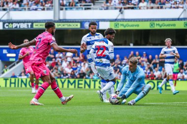 Queens Park Rangers 'dan Paul Nardi, 10 Ağustos 2024' te Londra 'daki Kiyan Prince Vakfı Stadyumu' nda Queens Park Rangers ve West Bromwich Albion arasındaki Sky Bet Şampiyonası maçında kurtarıyor.