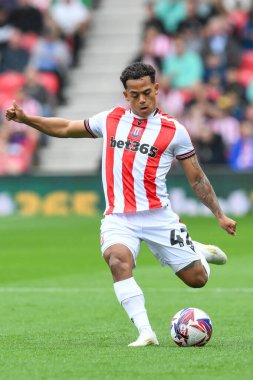 Stoke City 'den Milyon Manhoef, Stoke City ile Coventry City arasındaki 10 Ağustos 2024' te oynanan, Stoke-on-Trent Stadyumu 'nda oynanan Gökyüzü İddia Şampiyonası maçında eylemde.