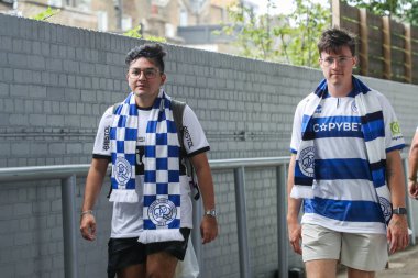 Queens Park Rangers taraftarları, 10 Ağustos 2024 'te Londra' daki Kiyan Prince Foundation Stadyumu 'nda Queens Park Rangers-West Bromwich Albion maçından önce Matrade Loftus Road Stadyumu' na geldiler.