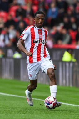 Stoke City 'den Eric Bocat, Stoke City ile Coventry City arasındaki 10 Ağustos 2024' te oynanan Bet365 Stadyumu 'nda oynanan Gökyüzü İddia Şampiyonası maçında topla bir çıkış yaptı.