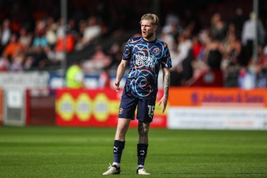 Blackpool takımından Hayden Coulson, 10 Ağustos 2024 'te Crawley Town' a karşı Blackpool maçı sırasında Broadfield Stadyumu, Crawley, İngiltere
