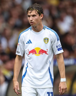Leeds United takımından Brenden Aaronson 10 Ağustos 2024 'te Leeds Road, Leeds, İngiltere' de Leeds United ve Portsmouth maçında