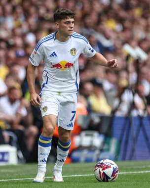 Leeds United takımından Dan James 10 Ağustos 2024 'te Leeds Road, Leeds, İngiltere' de Leeds United ve Portsmouth maçında karşılaştı.