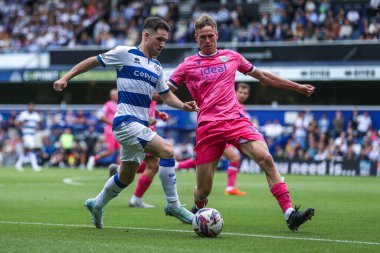 Queens Park Rangers 'dan Paul Smyth, West Bromwich Albion takımından Torbjoan Heggem ile birlikte Queens Park Rangers - West Bromwich Albion maçında Kiyan Prince Foundation Stadyumu, Londra, İngiltere