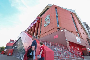 Taraftarlar, Anfield, Liverpool, Liverpool 'da Liverpool ile Sevilla arasındaki sezon öncesi dostluk maçı öncesinde Anfield' e geldiler.