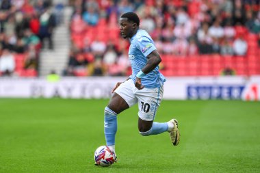 Coventry City 'den Ephron Mason-Clark, Stoke City ile Coventry City arasındaki 10 Ağustos 2024' te oynanan Bet365 Stadyumu 'nda oynanan Gökyüzü İddia Şampiyonası maçında topla bir çıkış yaptı.