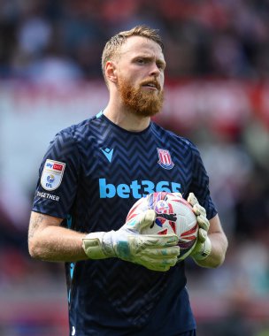 Stoke City 'den Viktor Johansson 10 Ağustos 2024' te Stoke City ile Coventry City arasında oynanan maçta İngiltere 'nin Bet365 Stadyumu' nda karşılaştı.