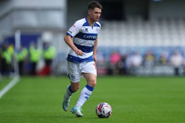 Queens Park Rangers takımından Paul Smyth, 10 Ağustos 2024 'te Londra' daki Kiyan Prince Vakfı Stadyumu 'nda Queens Park Rangers ve West Bromwich Albion maçında maç yapıyor.