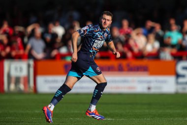 Blackpool 'dan Elliot Embleton Sky Bet Ligi 1 maçı sırasında Crawley Town, Blackpool' a karşı Broadfield Stadyumu, Crawley, İngiltere, 10 Ağustos 2024