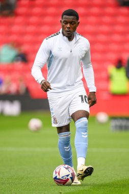 Coventry City 'den Ephron Mason-Clark 10 Ağustos 2024' te Stoke City, Stoke-on-Trent, İngiltere 'deki Coventry City maçında oynanan Sky Bet Şampiyonası öncesi ısınma maçında...