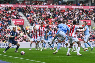 Coventry City 'den Luis Binks, Stoke City ile Coventry City arasındaki 10 Ağustos 2024' te oynanan Bet365 Stadyumu 'nda oynanan Sky Bet Şampiyonası maçında önde gidiyor.