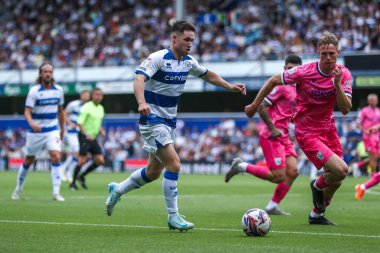 Queens Park Rangers 'dan Paul Smyth, West Bromwich Albion takımından Torbjoan Heggem ile birlikte Queens Park Rangers - West Bromwich Albion maçında Kiyan Prince Foundation Stadyumu, Londra, İngiltere