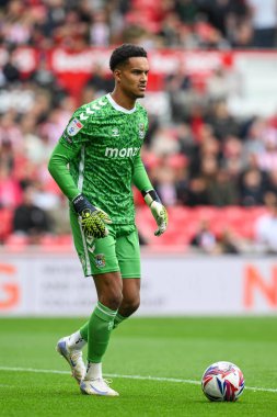 Coventry City 'den Oliver Dovin, Stoke City ile Coventry City arasındaki 10 Ağustos 2024' te oynanan Bet365 Stadyumu 'nda oynanan Gökyüzü İddia Şampiyonası maçında görev başında.