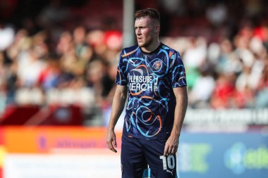 Blackpool takımından Sonny Carey 10 Ağustos 2024 'te Crawley Town, Broadfield Stadyumu' nda Blackpool 'a karşı oynadığı maçta...