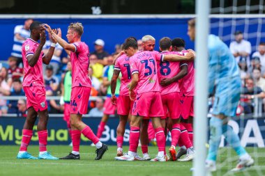 West Bromwich Albion takımından Josh Maja, İngiltere 'nin başkenti Londra' daki Kiyan Prince Foundation Stadyumu 'nda Queens Park Rangers - West Bromwich Albion maçında takımın ilk golünü attıktan sonra takım arkadaşlarıyla kutluyor.