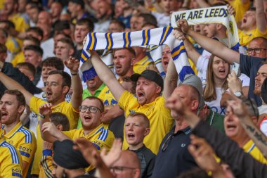 Leeds taraftarları, 10 Ağustos 2024 'te Leeds Road, Leeds, İngiltere' de oynanan Sky Bet Şampiyonası maçında Leeds United ve Portsmouth arasındaki maçta Leeds taraftarlarını yendi.