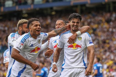 Leeds United takımından Pascal Struijk, 10 Ağustos 2024 'te Leeds Road, Leeds, İngiltere' de oynanan Sky Bet Şampiyonası maçında 1-0 'lık galibiyet golünü kutluyor.