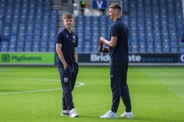 West Bromwich Albion oyuncuları 10 Ağustos 2024 'te Londra' daki Kiyan Prince Foundation Stadyumu 'nda Queens Park Rangers - West Bromwich Albion maçından önce Matrade Loftus Road Stadyumu' na geldiler.