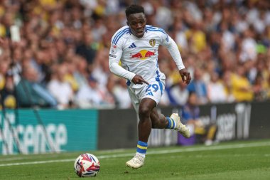 Leeds United takımından Wilfried Gnonto, 10 Ağustos 2024 'te Leeds Road, Leeds, İngiltere' de oynanan Sky Bet Şampiyonası maçında topu aldı.