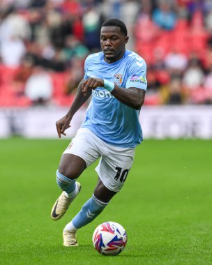 Coventry City 'den Ephron Mason-Clark, Stoke City ile Coventry City arasındaki 10 Ağustos 2024' te oynanan Bet365 Stadyumu 'nda oynanan Gökyüzü İddia Şampiyonası maçında topla bir çıkış yaptı.