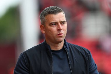 Stoke City 'nin Steven Schumacher teknik direktörü Stoke City - Coventry City maçında 10 Ağustos 2024' te Bet365 Stadyumu, Stoke-on-Trent, İngiltere