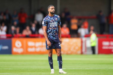 Blackpool takımından CJ Hamilton 10 Ağustos 2024 'te Crawley Town' a karşı Blackpool maçı sırasında Broadfield Stadyumu, Crawley, İngiltere