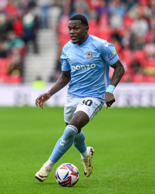 Coventry City 'den Ephron Mason-Clark, Stoke City ile Coventry City arasındaki 10 Ağustos 2024' te oynanan Bet365 Stadyumu 'nda oynanan Gökyüzü İddia Şampiyonası maçında topla bir çıkış yaptı.