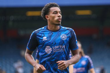 Queens Park Rangers 'dan Alfie Lloyd, 10 Ağustos 2024' te Londra 'daki Kiyan Prince Vakfı Stadyumu' nda Queens Park Rangers - West Bromwich Albion maçından önce ısınıyor.
