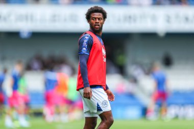 Queens Park Rangers 'dan Kenneth Paal, 10 Ağustos 2024' te Londra 'daki Kiyan Prince Vakfı Stadyumu' nda Queens Park Rangers - West Bromwich Albion maçından önce ısınıyor.
