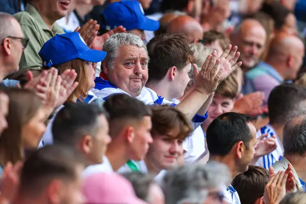 Queens Park Rangers taraftarları 10 Ağustos 2024 'te Londra' daki Kiyan Prince Foundation Stadyumu 'nda Queens Park Rangers-West Bromwich Albion maçında tepki verdiler.