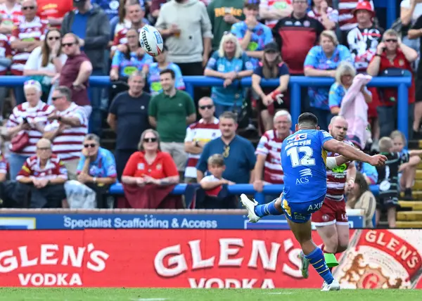 stock image Rhyse Martin of Leeds Rhinos converts make it 24-0 Leeds during the Betfred Super League Round 21 match Leeds Rhinos vs Wigan Warriors at Headingley Stadium, Leeds, United Kingdom, 10th August 2024