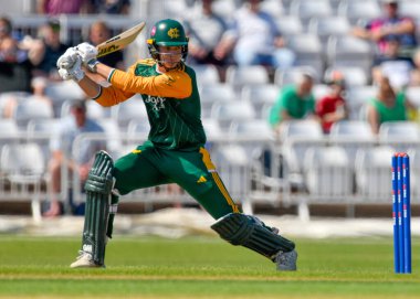 Nottingham Outlaws 'dan Freddie MCCANN, İngiltere' nin Nottingham şehrinde 11 Ağustos 2024 tarihinde oynanan Nottinghamshire - Essex maçında vuruş yapıyor.