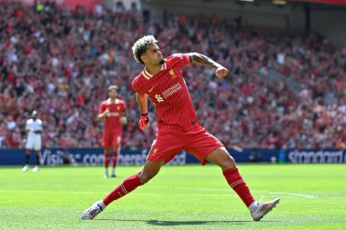 Liverpool 'dan Luis Daz, Liverpool' un 11 Ağustos 2024 'te Anfield, Liverpool, İngiltere' de oynadığı Liverpool-Sevilla maçında 2-0 'lık galibiyet golünü kutluyor.