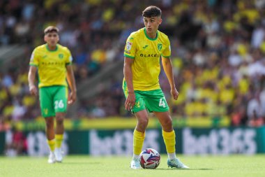 Norwich City 'den Gabriel Forsyth, 17 Ağustos 2024' te Norwich City 'nin Carrow Road, Norwich' te Blackburn Rovers 'a karşı oynadığı Gökyüzü İddia Şampiyonası maçında görev başında.