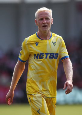 Crystal Palace 'dan Will Hughes Premier League maçı sırasında Brentford, Crystal Palace' a karşı Gtech Community Stadyumu, Londra, 18 Ağustos 2024
