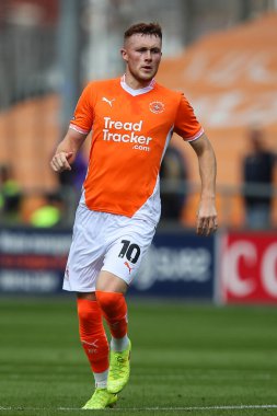 Blackpool 'dan Sonny Carey 17 Ağustos 2024' te Bloomfield Road, Blackpool 'da oynanan Blackpool-Stockport maçı sırasında
