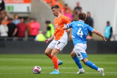 Blackpool takımından Lee Evans, 17 Ağustos 2024 'te Bloomfield Road, Blackpool, İngiltere' de oynanan Blackpool-Stockport maçında