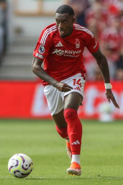 Nottingham Ormanı 'ndan Callum Hudson-Odoi Premier Lig maçı sırasında Nottingham Forest' a karşı Bournemouth City Ground, Nottingham, İngiltere 'de 17 Ağustos 2024' te top sürüyor.