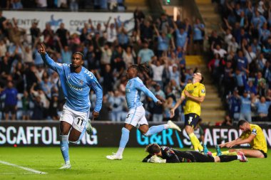 Coventry City 'den Hacı Wright, Coventry Building Society Arena, Coventry, İngiltere' de oynanan Coventry City-Oxford United maçında 3-2 kazanma hedefini kutluyor.