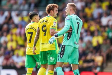 Norwich City 'den Borja Sainz ve Josh Sargent ve Blackburn Rovers' dan Aynsley Pears, 17 Ağustos 2024 'te Norwich City - Blackburn Rovers maçında tepki verdiler.