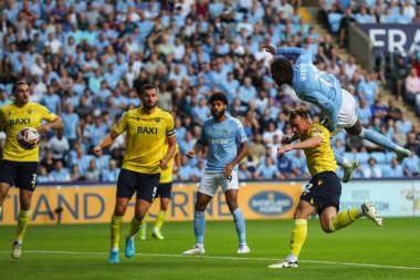 Coventry City 'den Hacı Wright, Coventry Building Society Arena, Coventry, İngiltere, 16 Ağustos 2024' te oynanan Coventry City-Oxford United maçında 1-0 berabere kalma golünü attı.