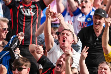 Blackburn Rovers taraftarları, 17 Ağustos 2024 'te İngiltere' nin Carrow Road kentinde oynanan Norwich City-Blackburn Rovers maçında takımın ikinci golünü kutluyor.